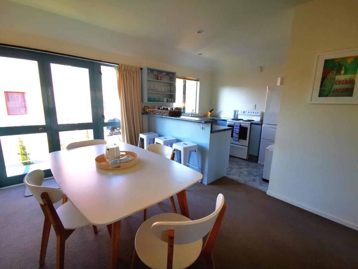 Les Troupes Apartments Акароа Екстериор снимка