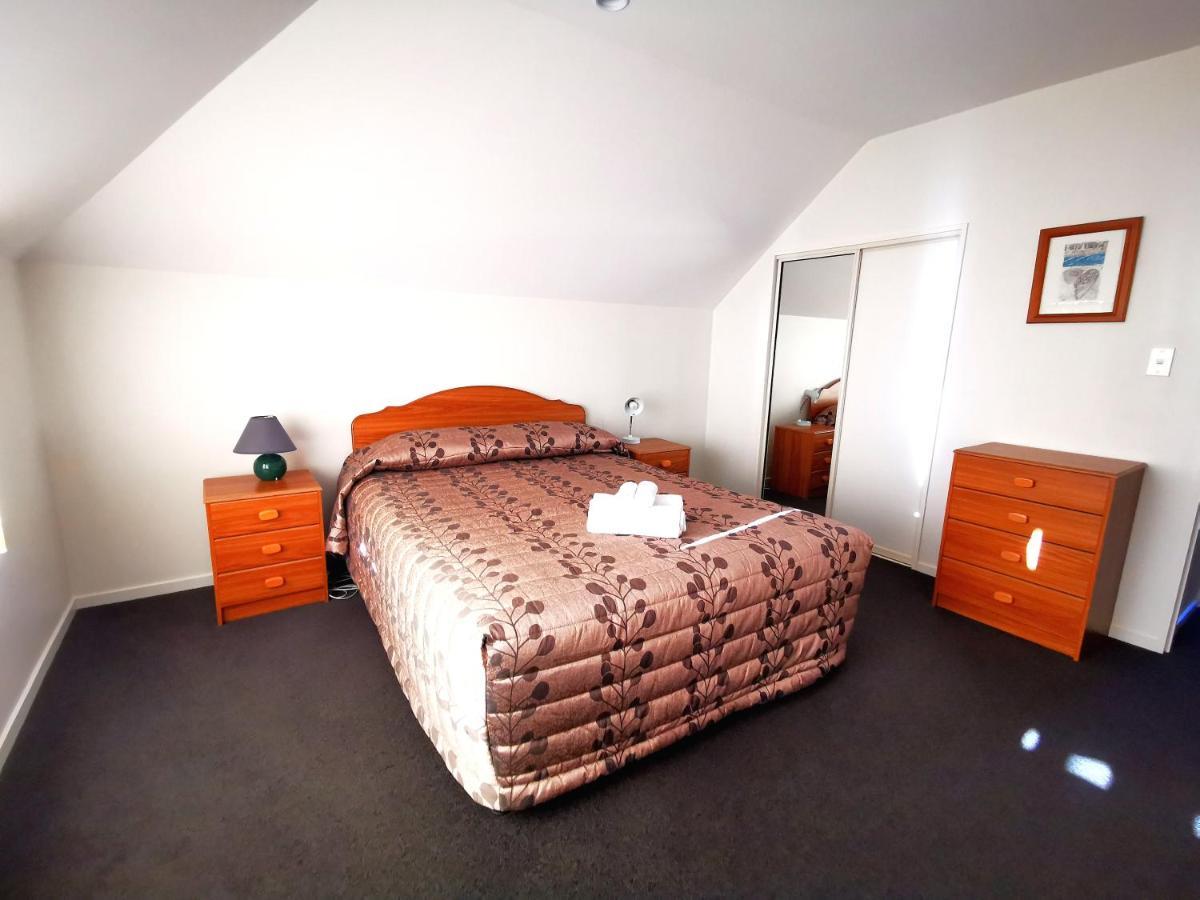 Les Troupes Apartments Акароа Екстериор снимка