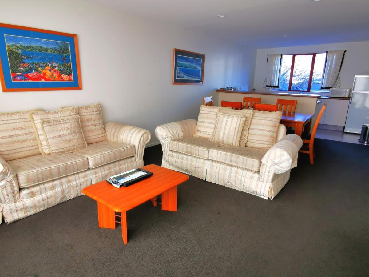 Les Troupes Apartments Акароа Екстериор снимка