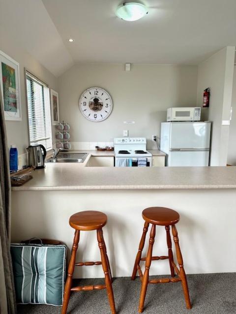 Les Troupes Apartments Акароа Екстериор снимка