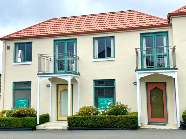 Les Troupes Apartments Акароа Екстериор снимка