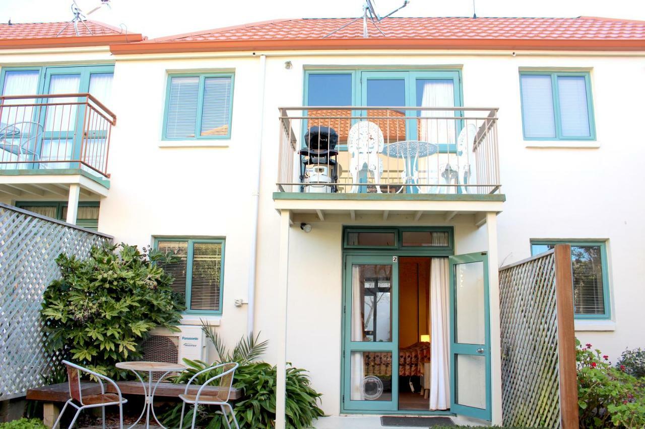 Les Troupes Apartments Акароа Екстериор снимка