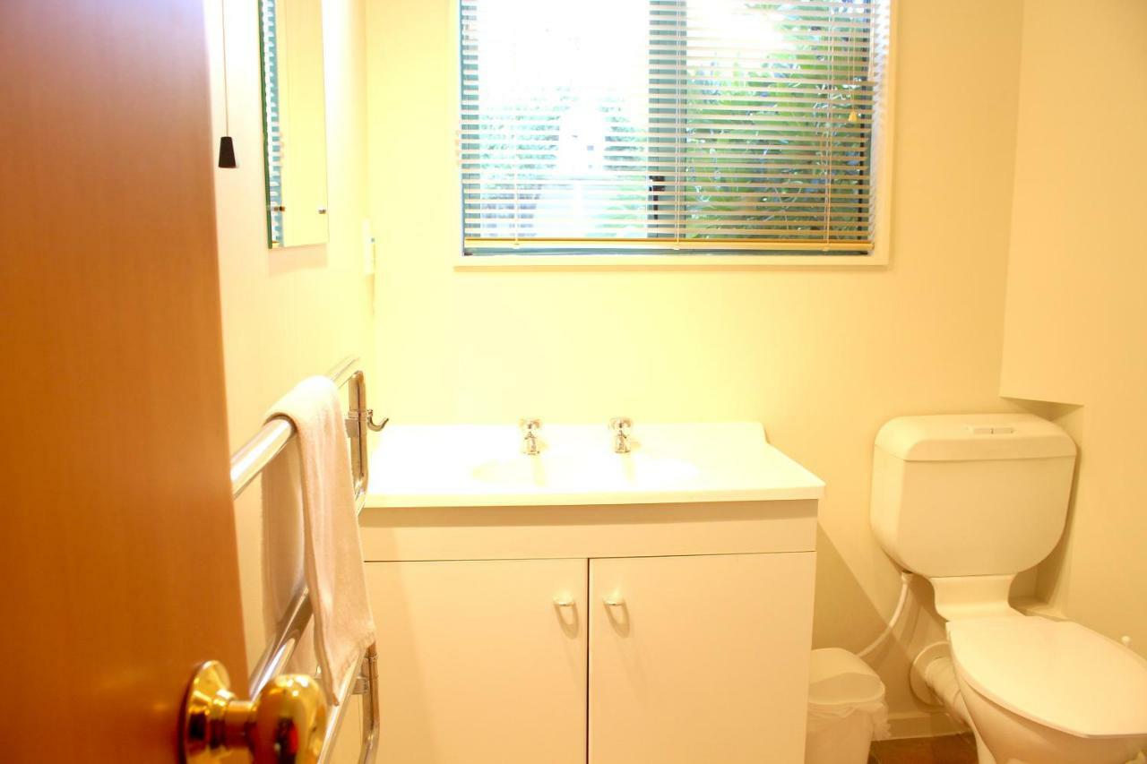 Les Troupes Apartments Акароа Екстериор снимка